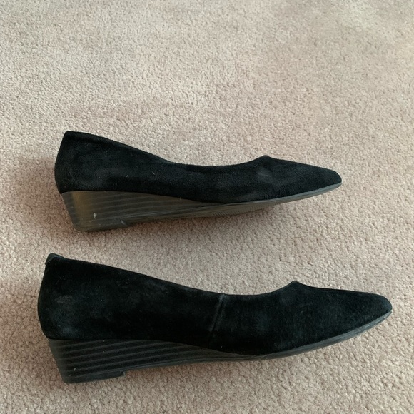 Steps by Hush Puppies black suede wedge heels wide size6 - Picture 2 of 4